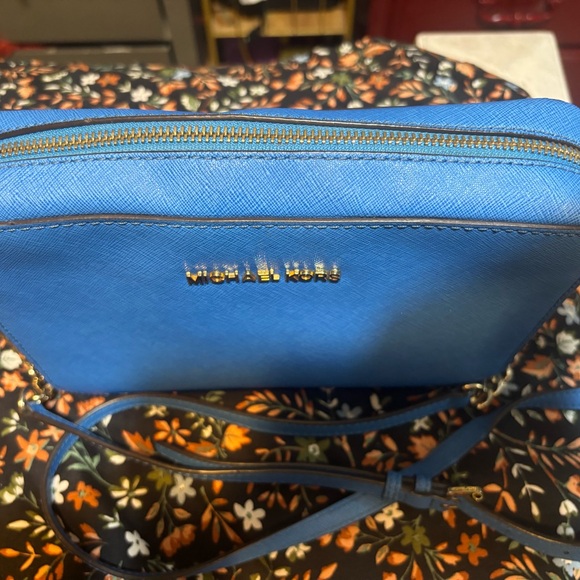 Blue Michael Kors crossbody purse - Picture 2 of 5